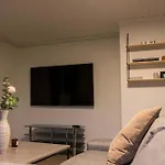 Stylish 2br In The Heart Of Διαμέρισμα
